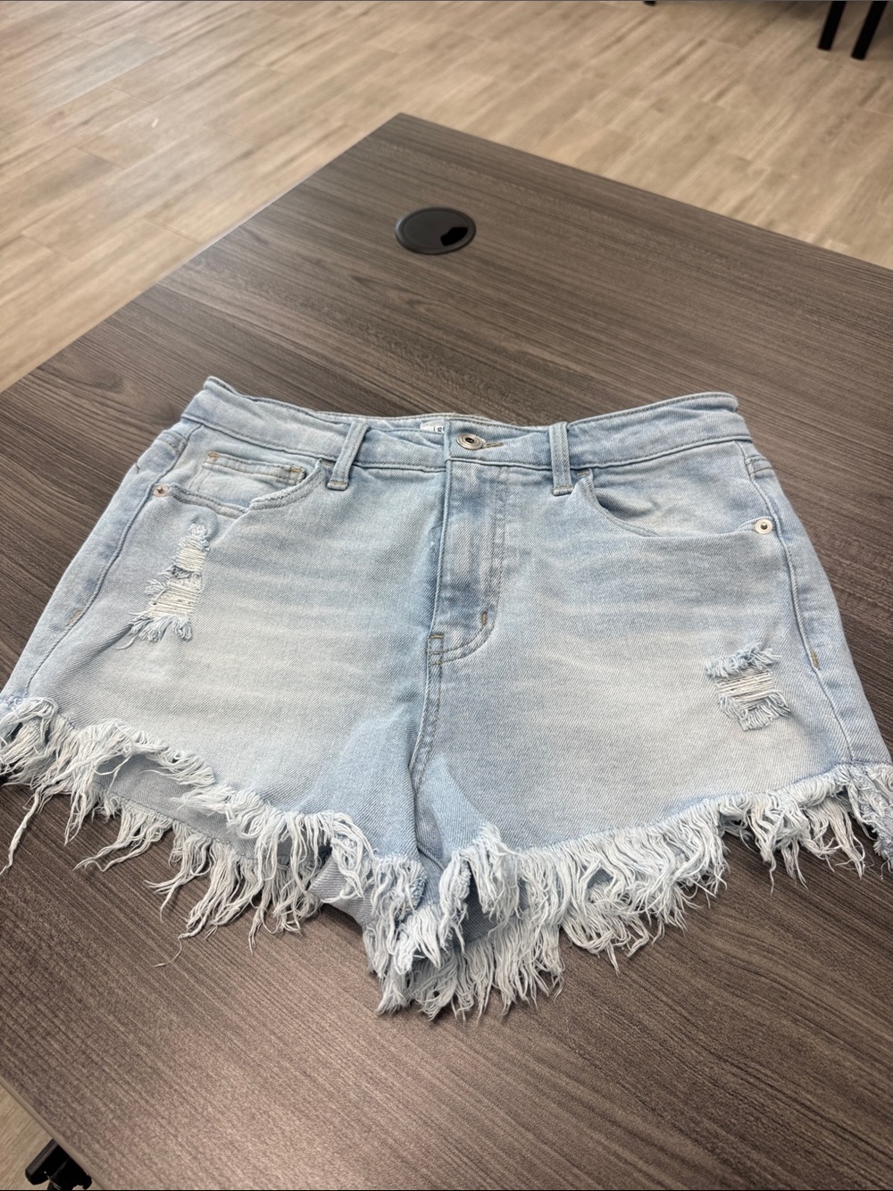 Regeneration High-Rise Light Wash Denim Frayed Hem Women's Shorts size 7